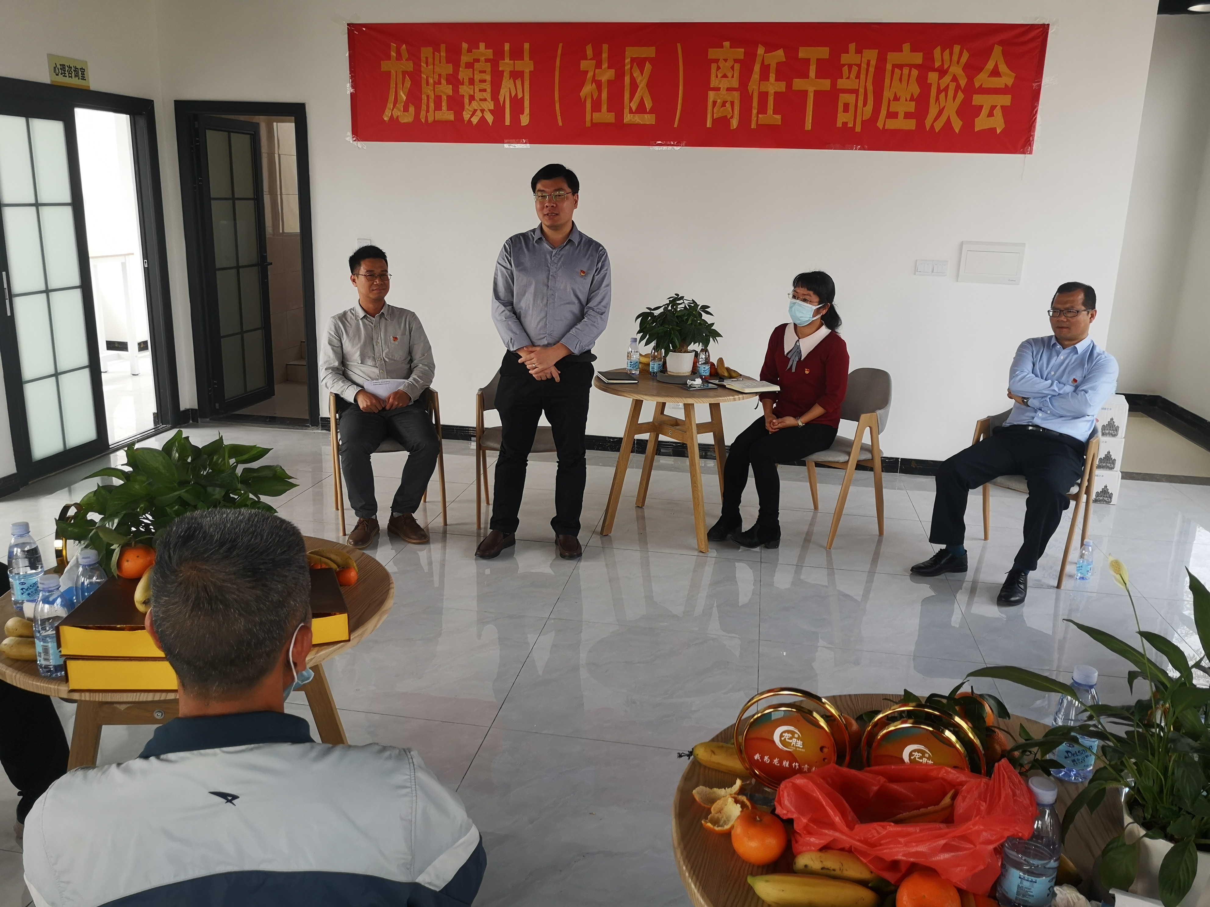 9镇党委书记谭晓华讲话.jpg