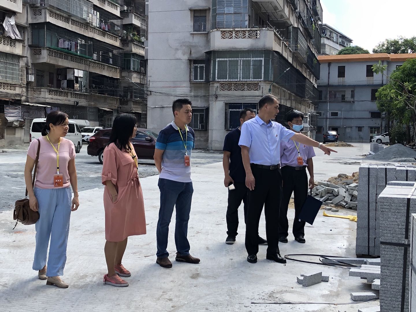 视察商业新村整改情况.jpg