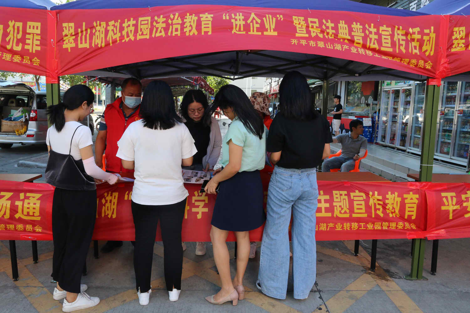 7、“法律六进”—民法典进企业.jpg