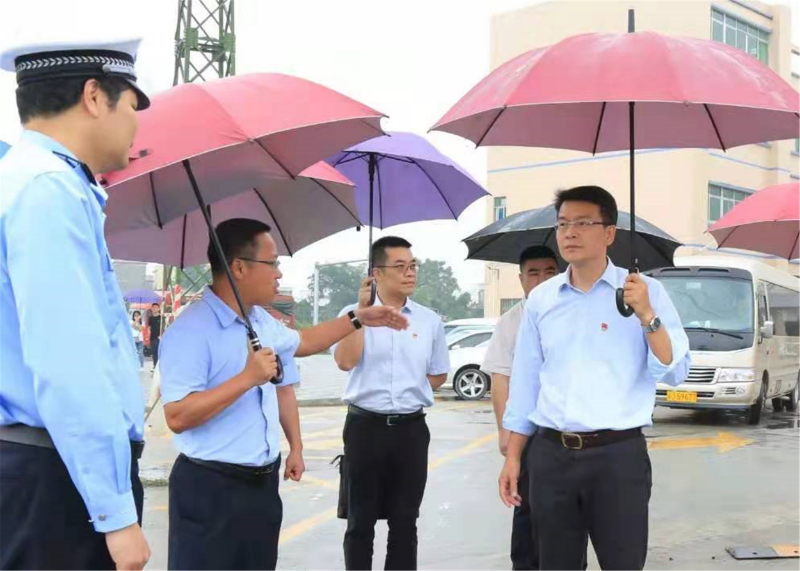 庞书记检查道路交通整合.jpg