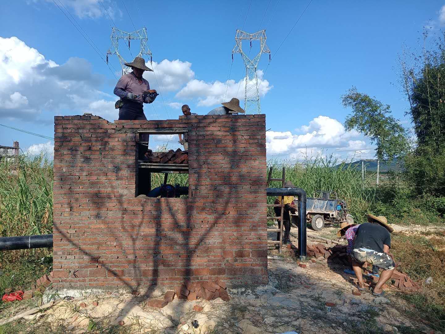 积极向中国联通江门分公司争取资金支持，新建南联村抗旱抽水机房.jpg