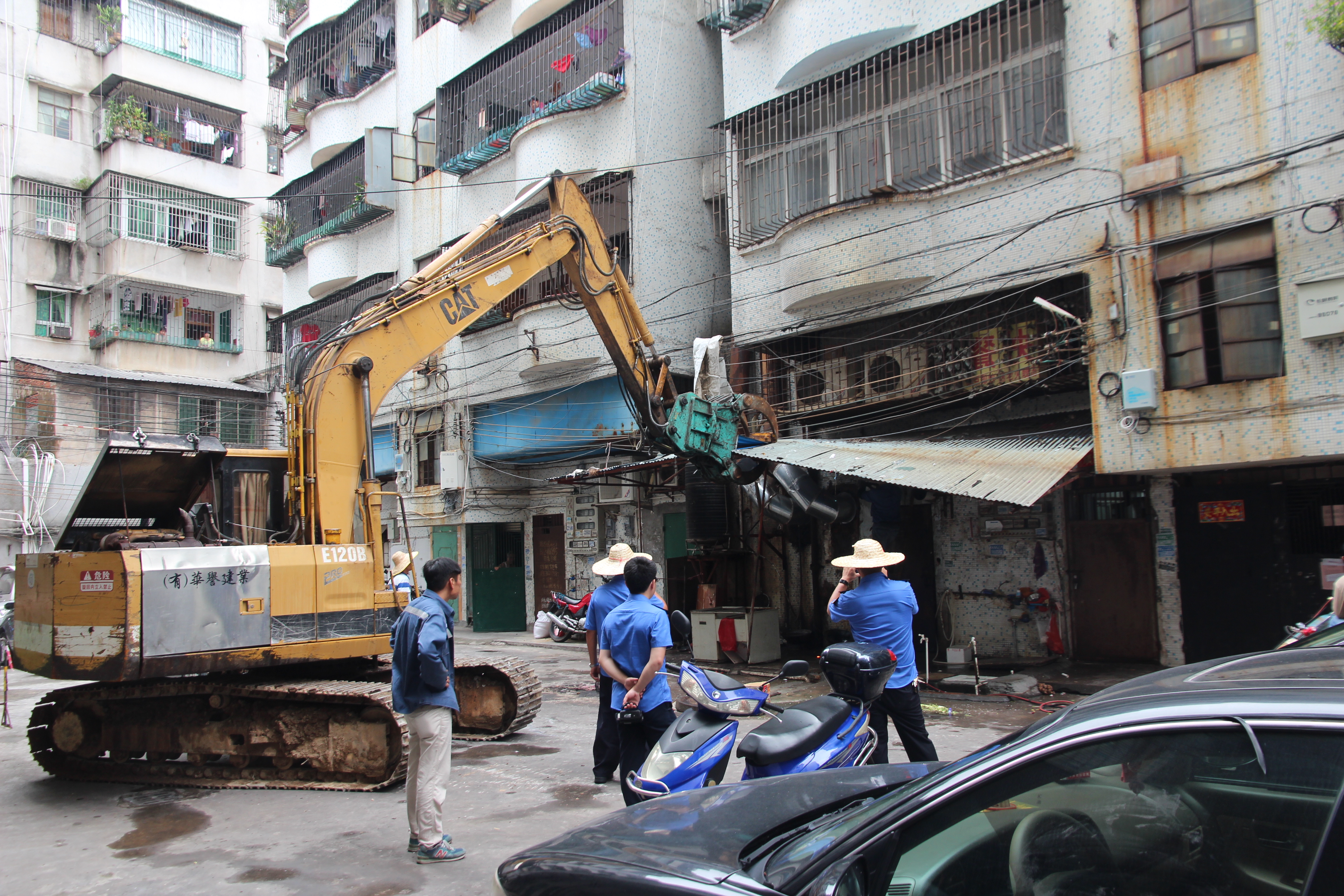 拆除违建雨棚前4..JPG
