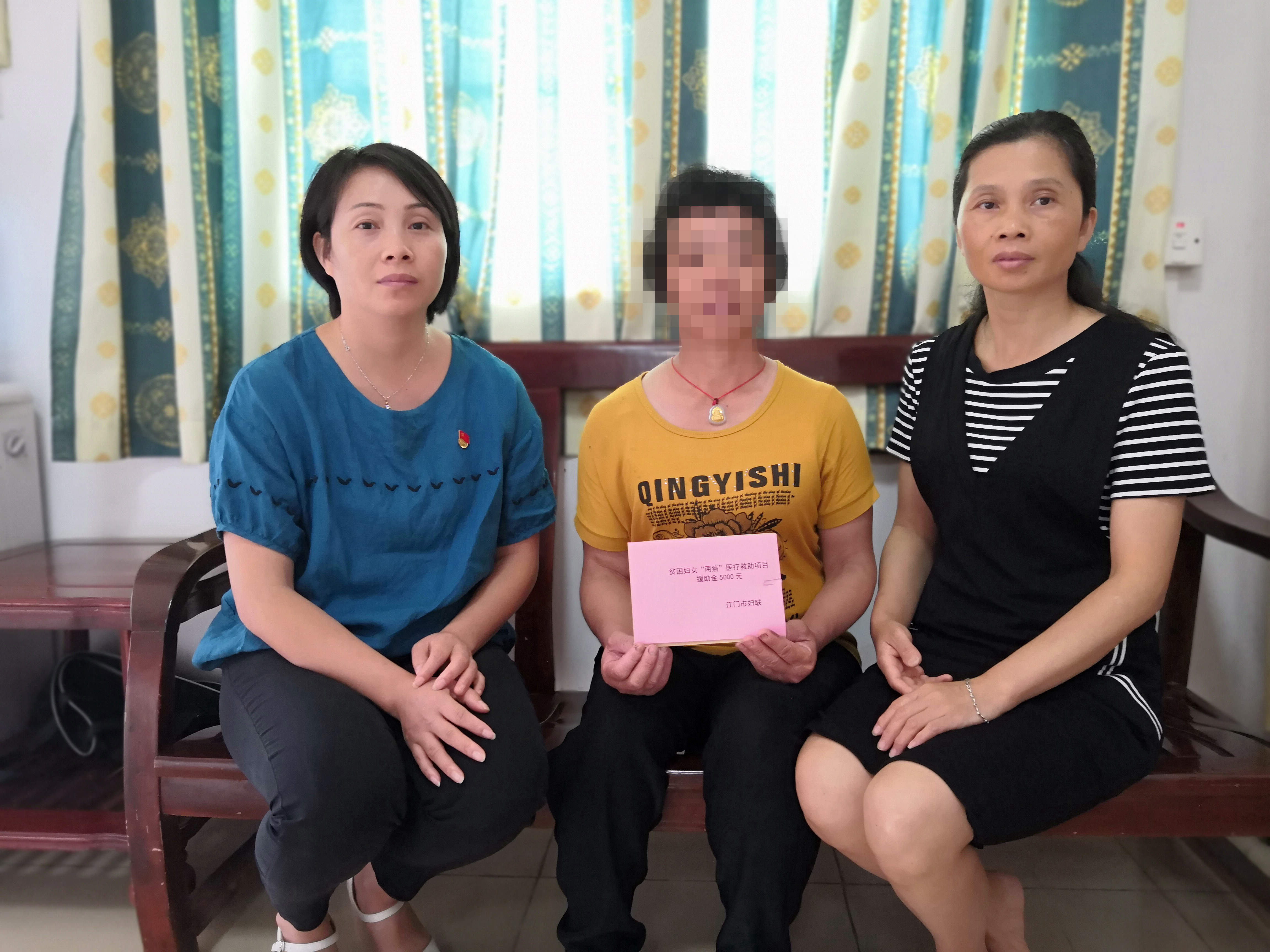 2018年大沙镇妇联慰问岗坪“两癌”贫困妇女刘翠英_副本.JPG