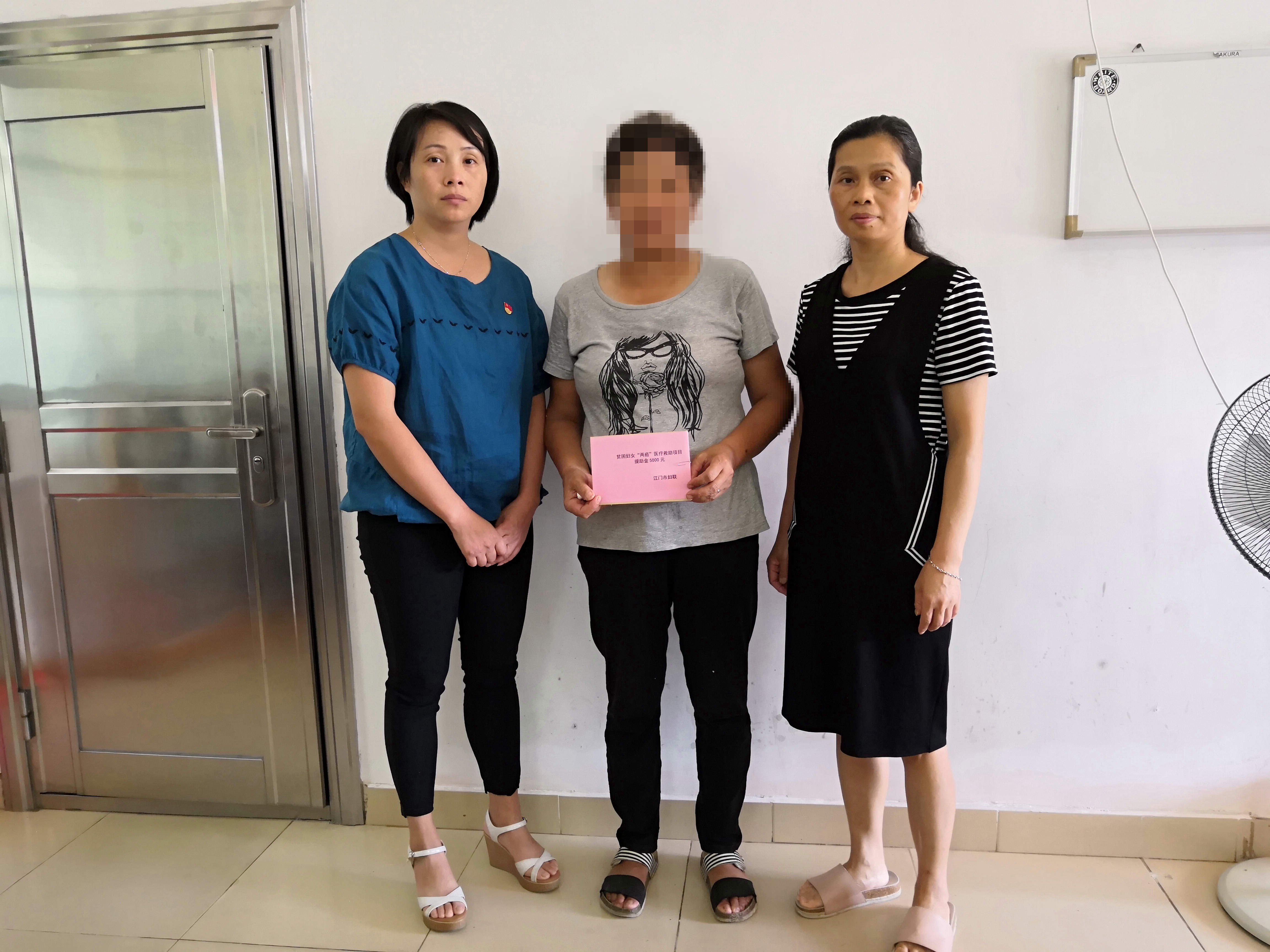 2018.大沙镇妇联慰问白沙“两癌”贫困妇女梁新彩_副本.JPG