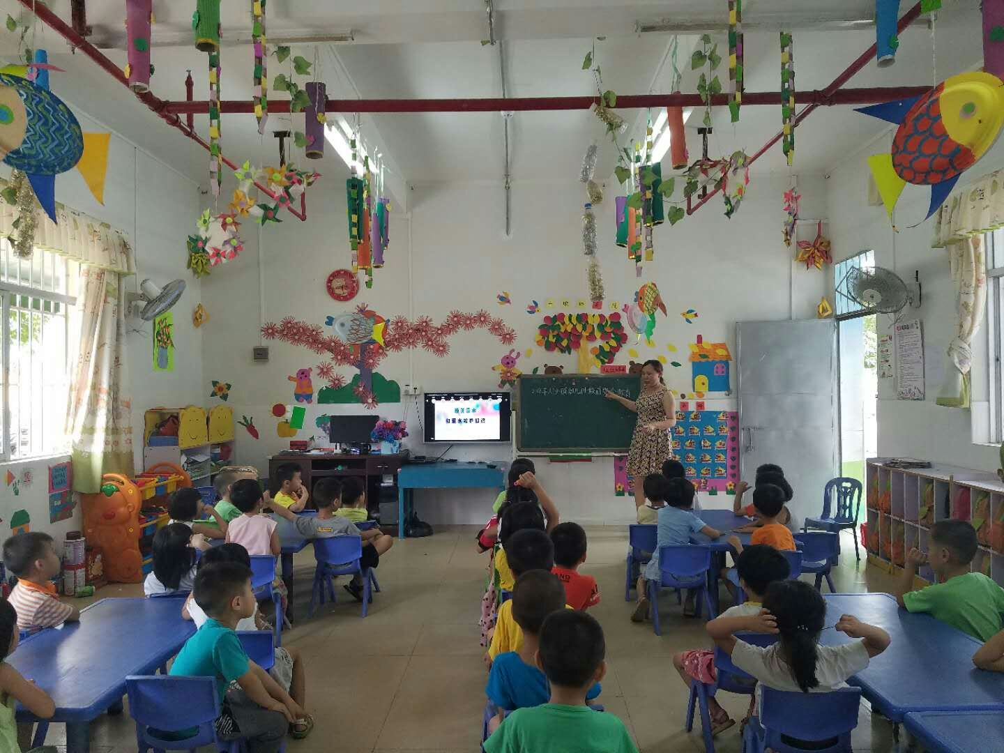 2018.7.6大沙镇幼儿开展假前安全教育班会.jpg