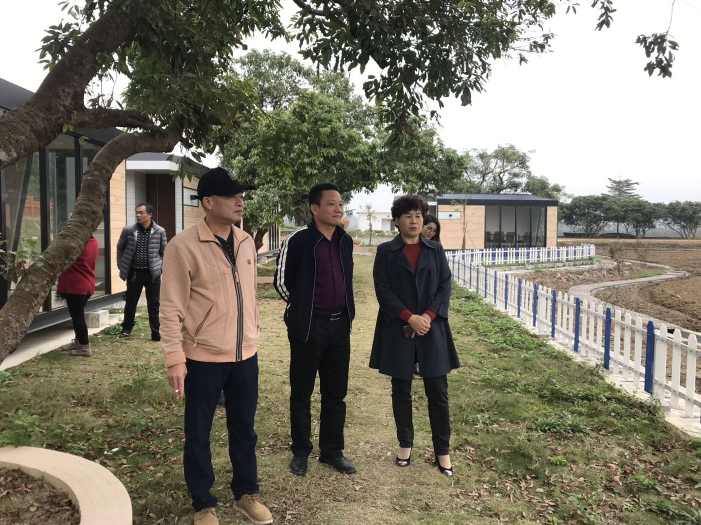 调研组视察大塘面片区美丽乡村示范点.jpg