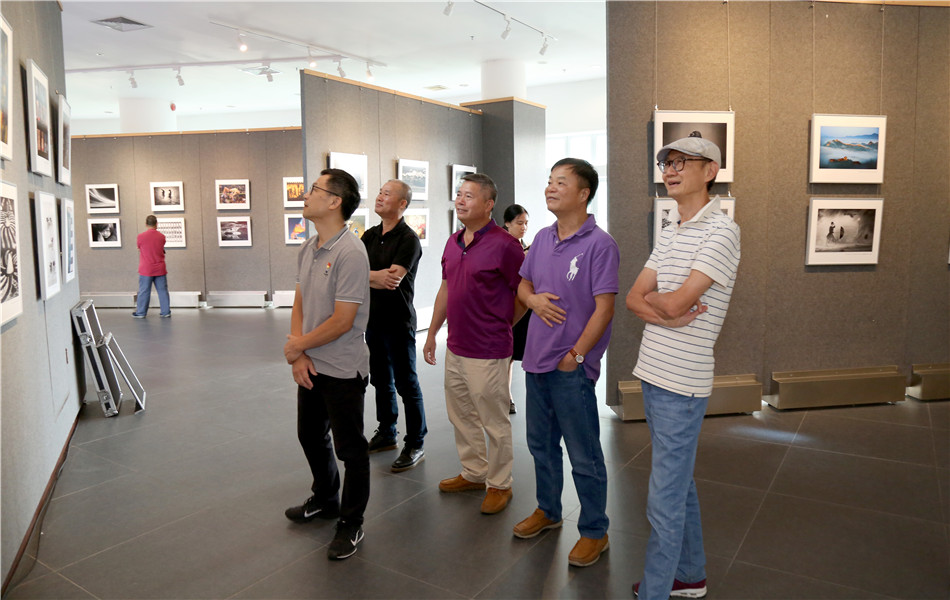 2019-9-2第三届深圳国际摄影艺术展览在开平市谭逢敬艺术院举行开幕 (12)_副本.jpg