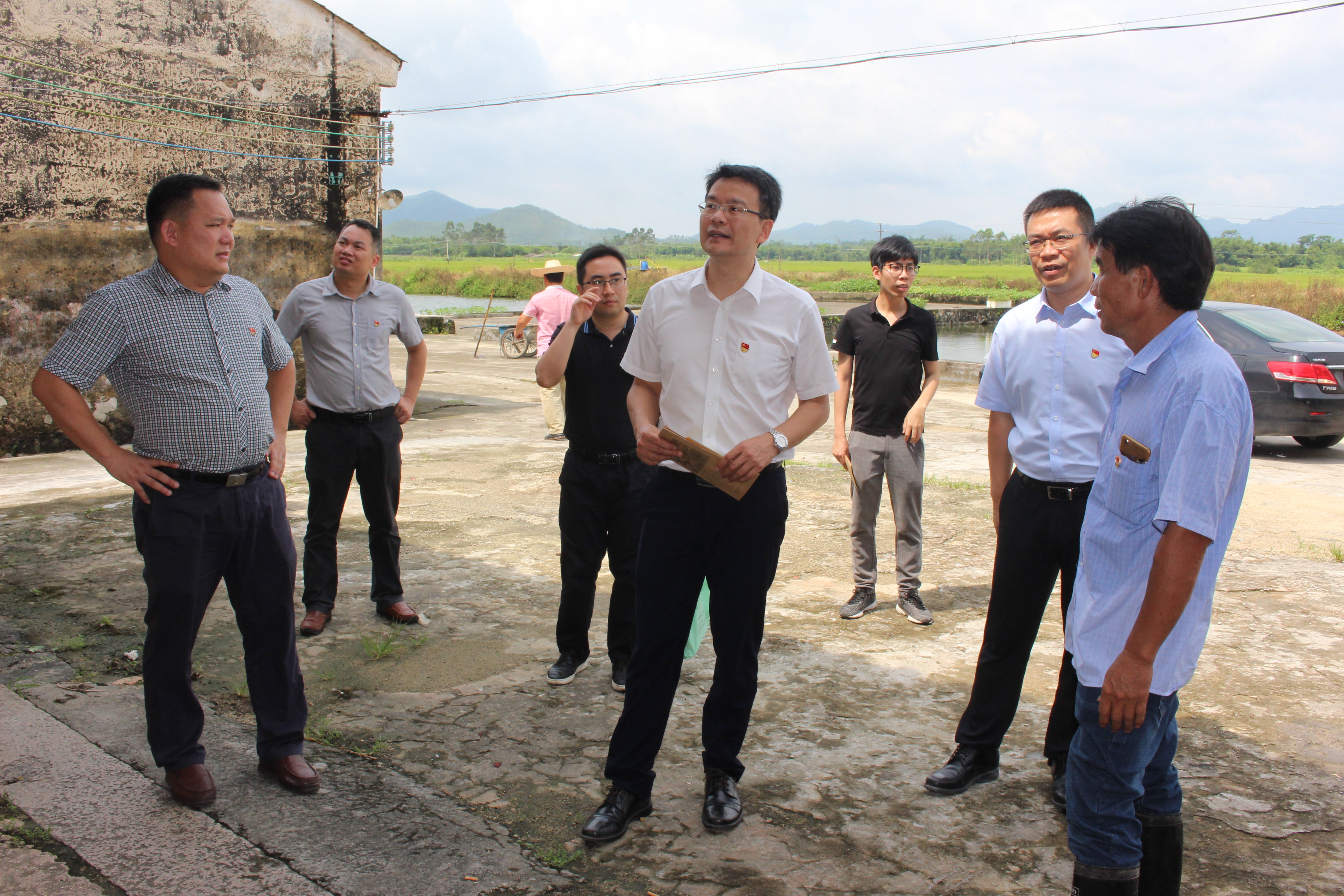 5.实地调研大同村委会横岗村人居环境.JPG