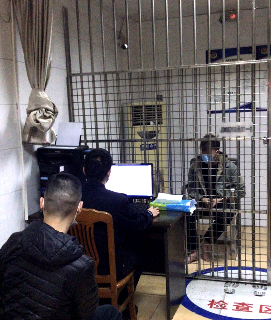 男子盗窃女友钱财被刑事拘留