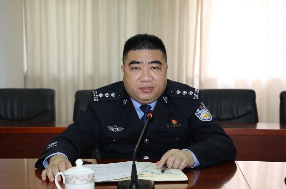 吴健明以普通党员身份参加指挥中心党支部组织生活会