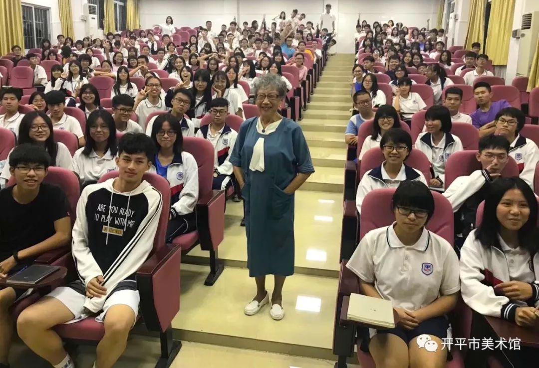 2018年11月,司徒双博士为开平市忠源纪念中学,长师中学,开侨中学