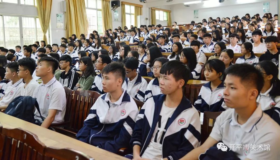 忠源纪念中学讲座现场司徒双女士于1957年毕业于北京外国语大学法学系