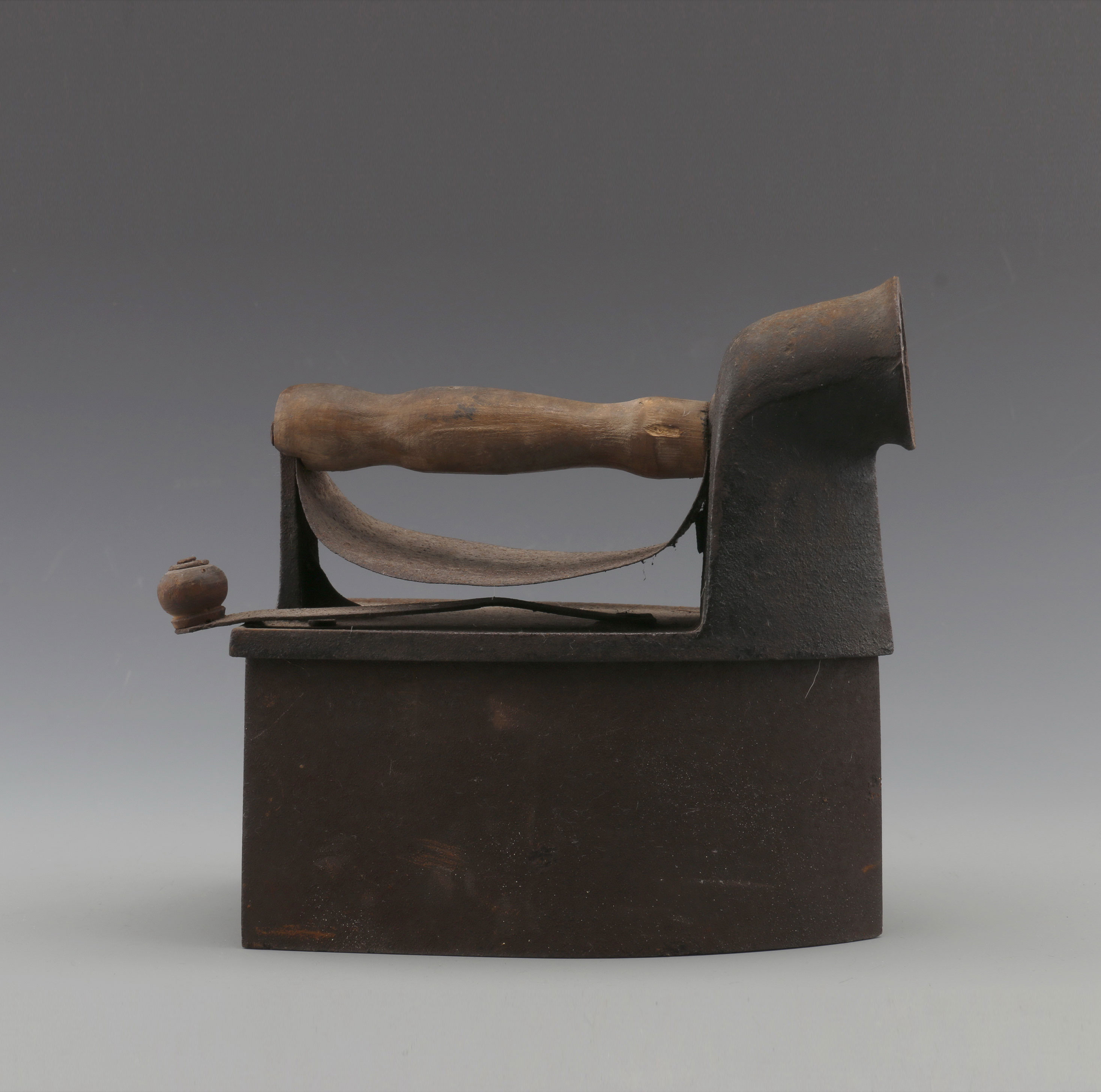 东非煤油铁熨斗