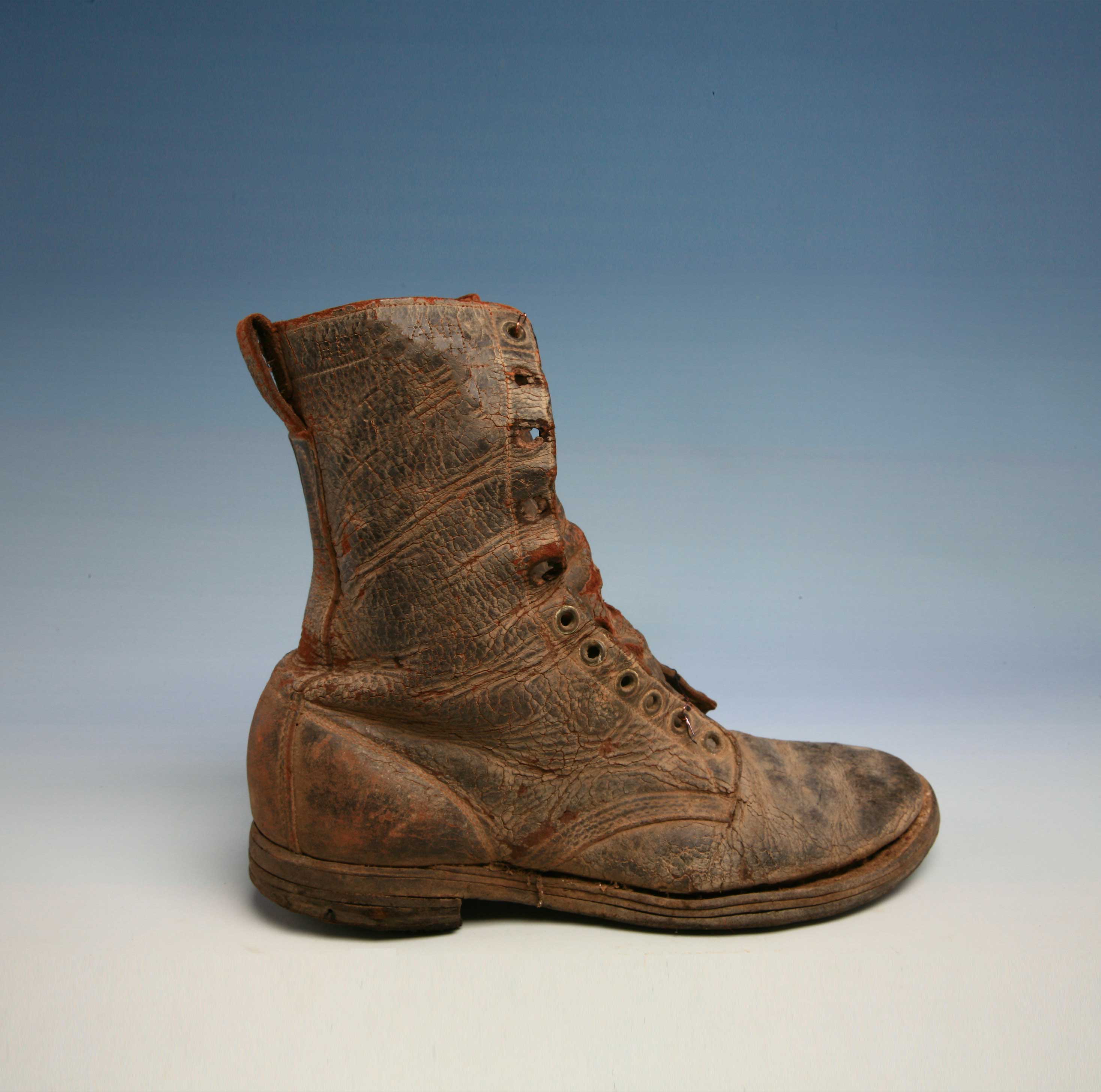 美国高筒皮鞋(一只)