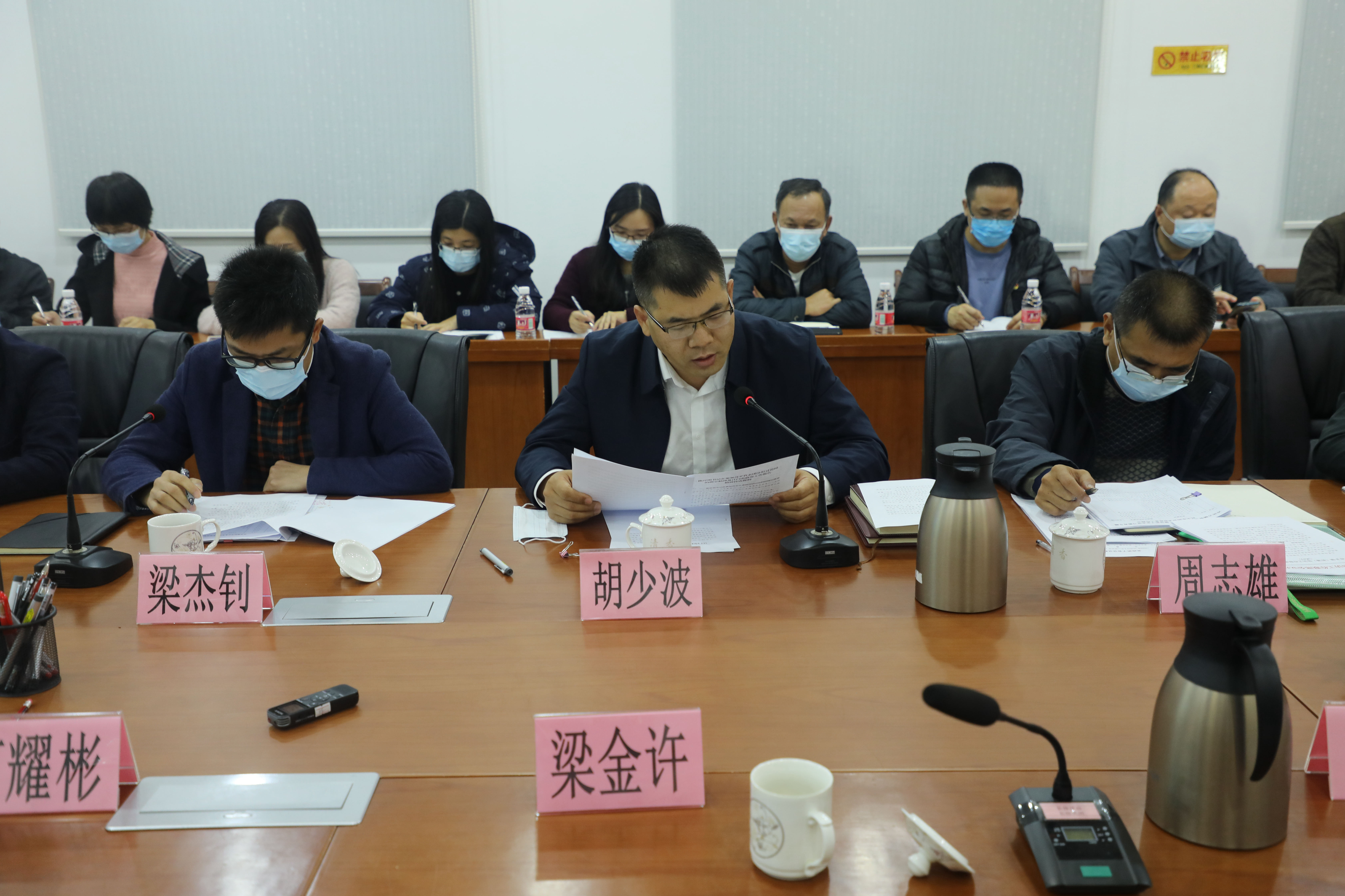 赤坎镇党委副书记,镇长胡少波传达学习贯彻江门市"两会"精神,江门