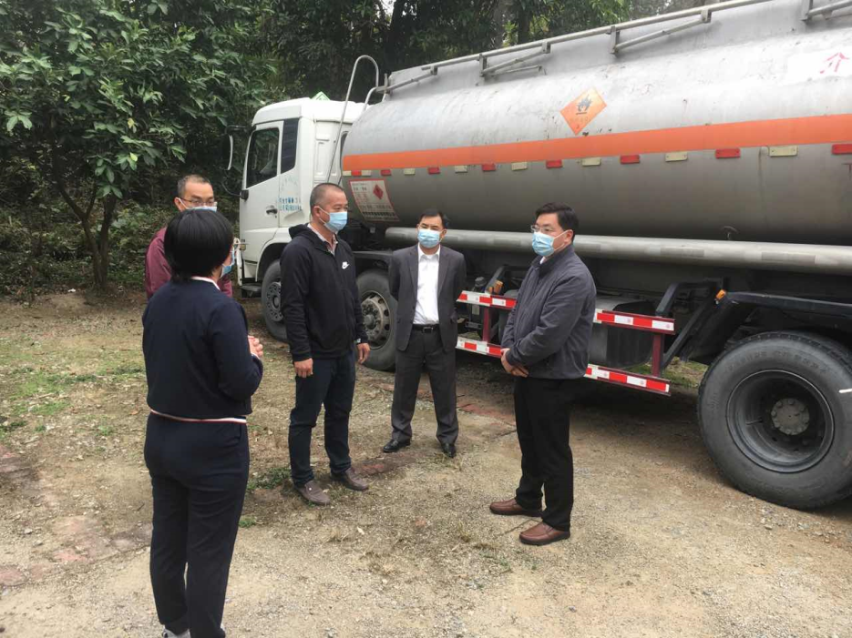 当日下午,谭晓华副市长一行先后前往开平市开油运输有限公司和广东省