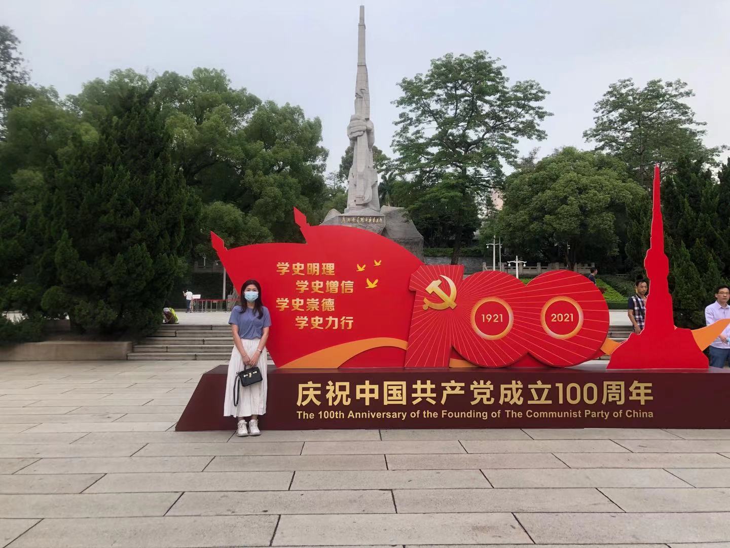 旧址设置纪念标识等红色地标参观打卡,把流动党员的自学抓到实处;鼓励