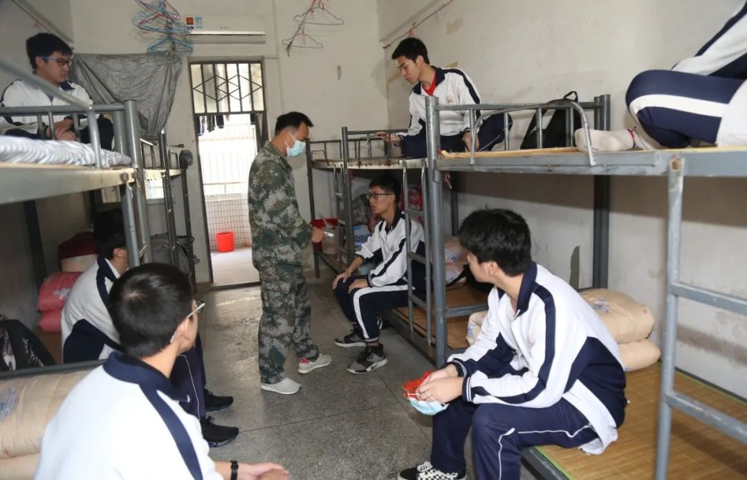 开平市普通高中开展防疫应急演练,提升校园防疫能力