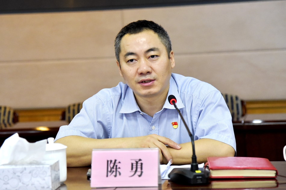对下一阶段工作,陈勇同志强调四点意见:一要认清形势,凝聚共识,切实