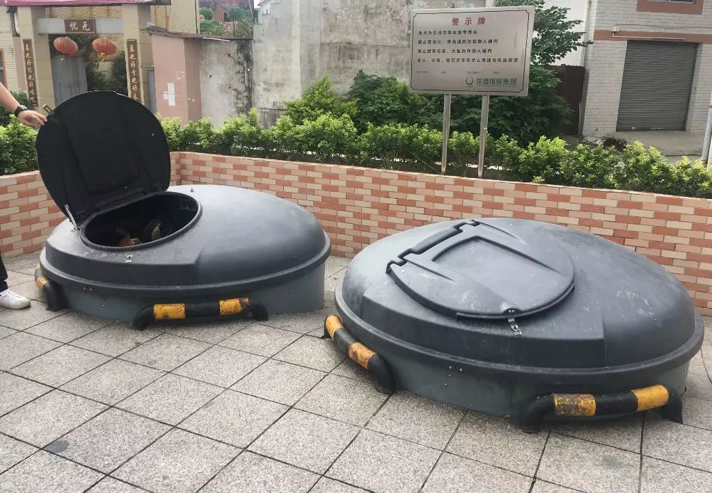 针对垃圾乱倾倒难题,市城管局创新性引入下沉式垃圾收集办法,在325