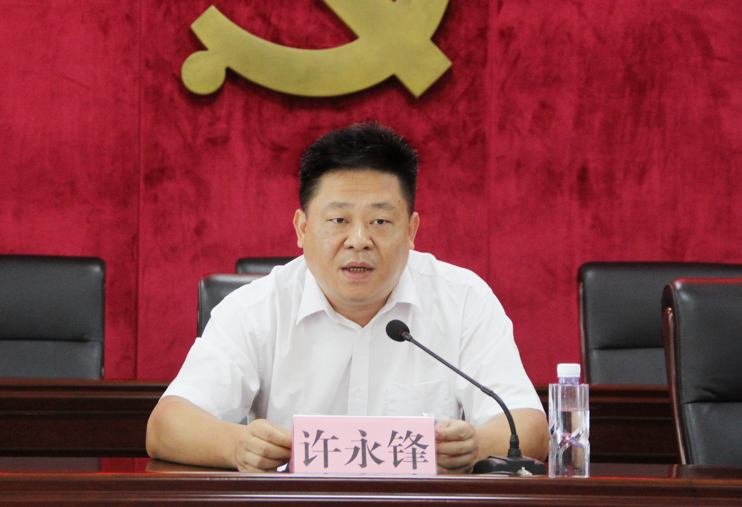 会上,水口镇党委书记许永锋和开平市教育局主任科员张焕尧分别作了