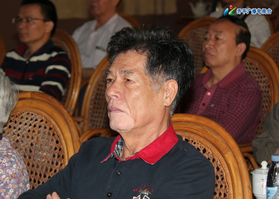 开平市广大党员干部群众积极收看十九大开幕会盛况